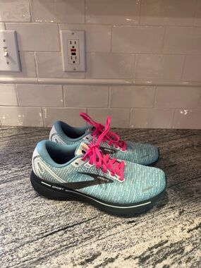 Women’s Brooks Ghost 14 Size 9
